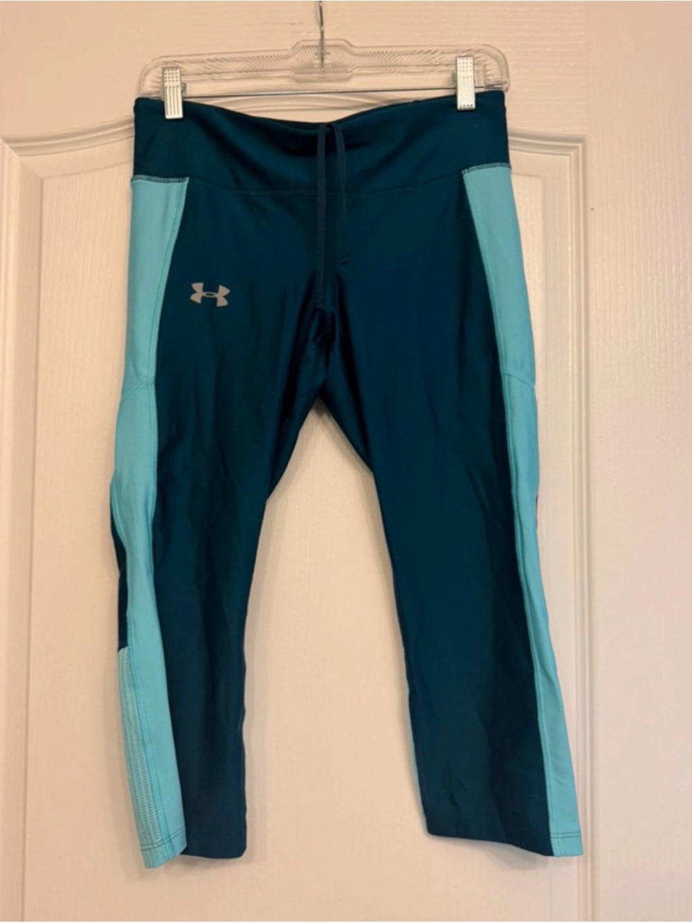 Under Armour Teal and Light Blue Capri Leggings Compression Style